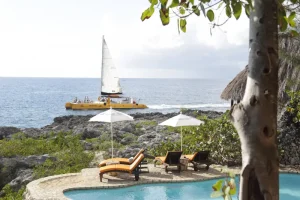 Boutique hotel perched on the dramatic cliffs of Negril West End in Jamaica